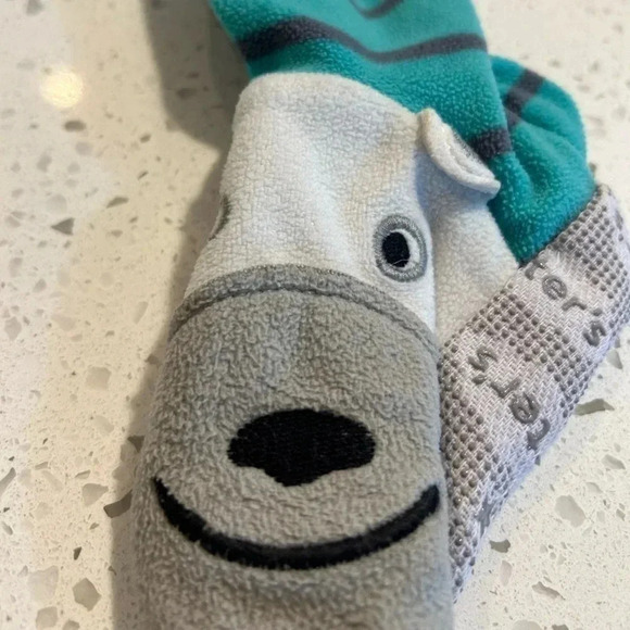 Carters 2T footie pjs - Picture 2 of 4